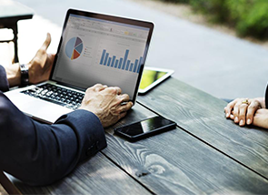 某從(cóng)事(shì)計(jì)算(suàn)機(jī)軟硬件(jiàn)開(kāi)發300萬1年(nián)期貸款